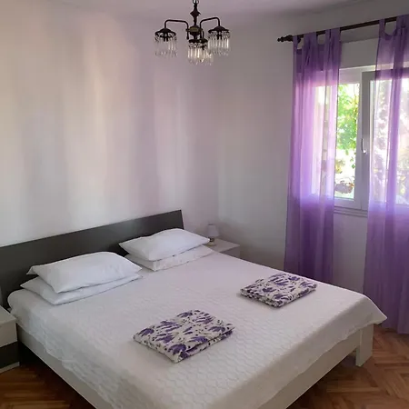 With Parking Space - 23796 Рогозница